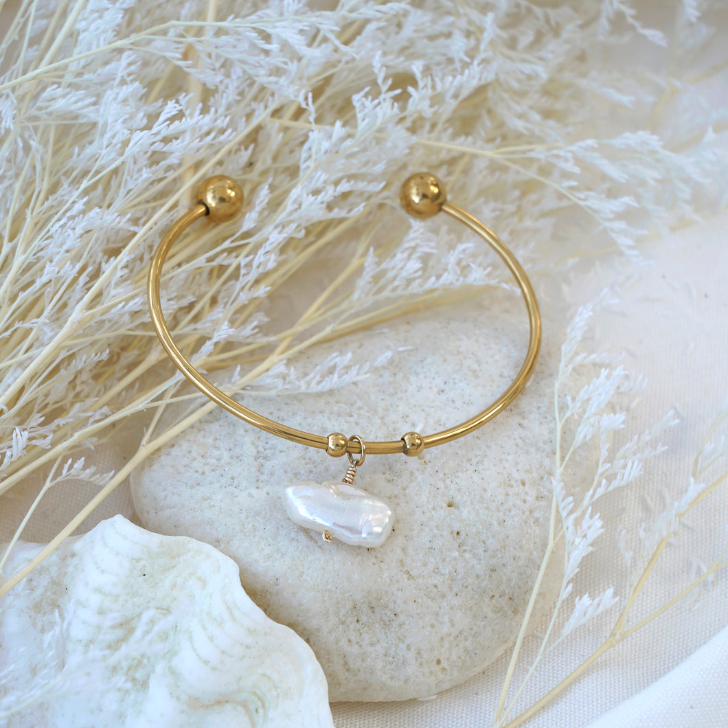 Keshi Pearl Charm Bangle