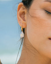 Load image into Gallery viewer, Divana Teardrop Baroque Pearl Earrings